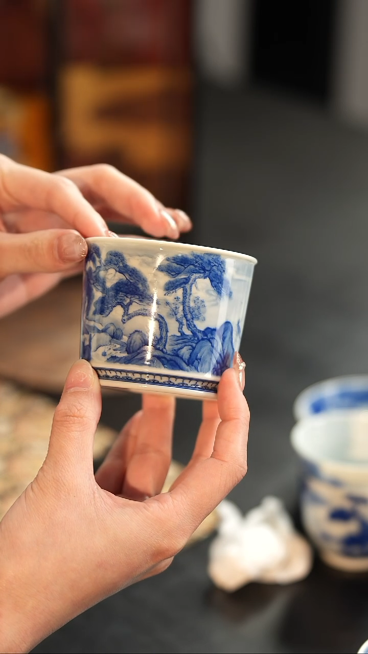【闪购商品】杯看山柴窑青花山水