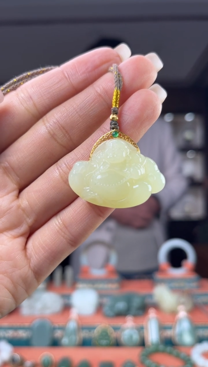 颈饰18K金镶嵌和田玉佩佩