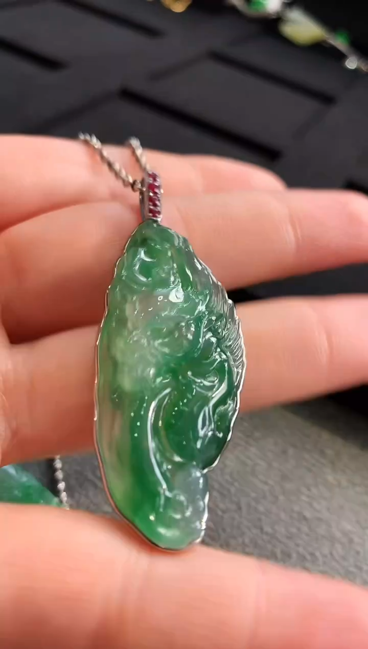 【闪购商品】翡翠吊坠(不含链)18K金镶嵌吊坠