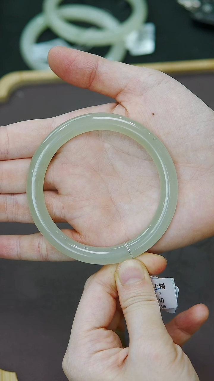 未镶嵌手镯和田玉56+圈口冰胶葡萄肉手镯