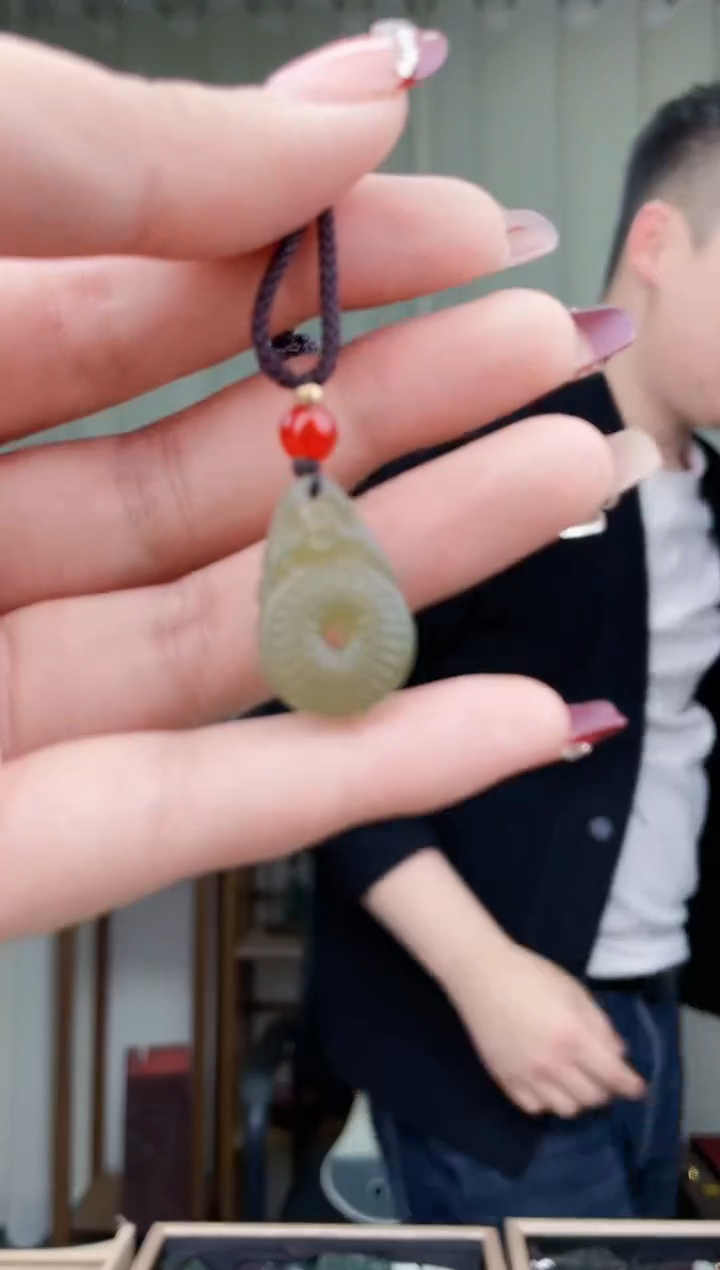 【闪购商品】和田玉挂件未镶嵌拍一发一，多样性发货！