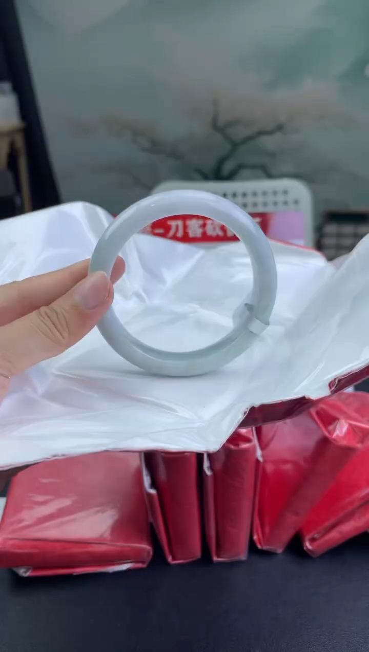 翡翠手镯未镶嵌6翡翠手镯（微瑕）