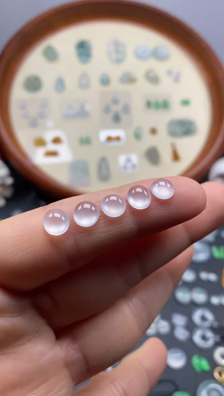 颈饰未镶嵌翡翠5颗冰蛋面/芬