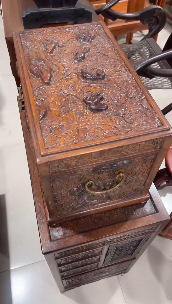 花梨木松鼠纳财收纳箱