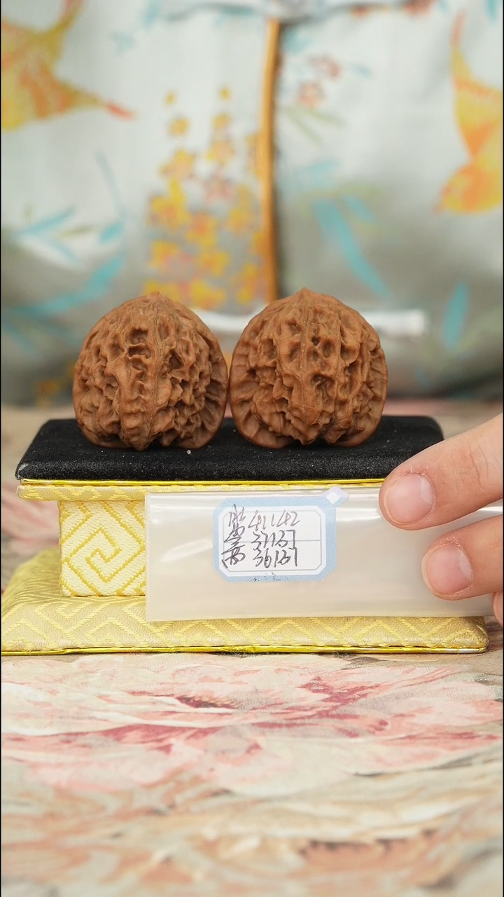 【闪购商品】文玩核桃把件非嫁接元宝
