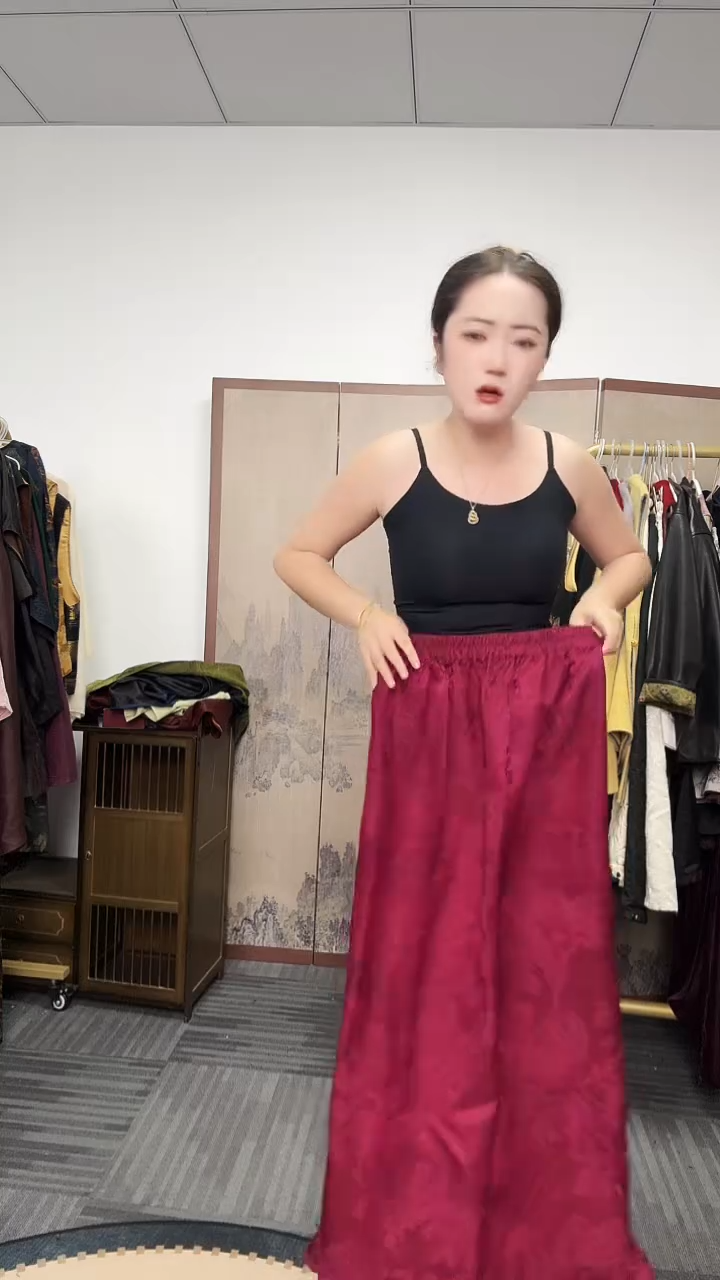 闪购100桑蚕丝粉色花瓣裙