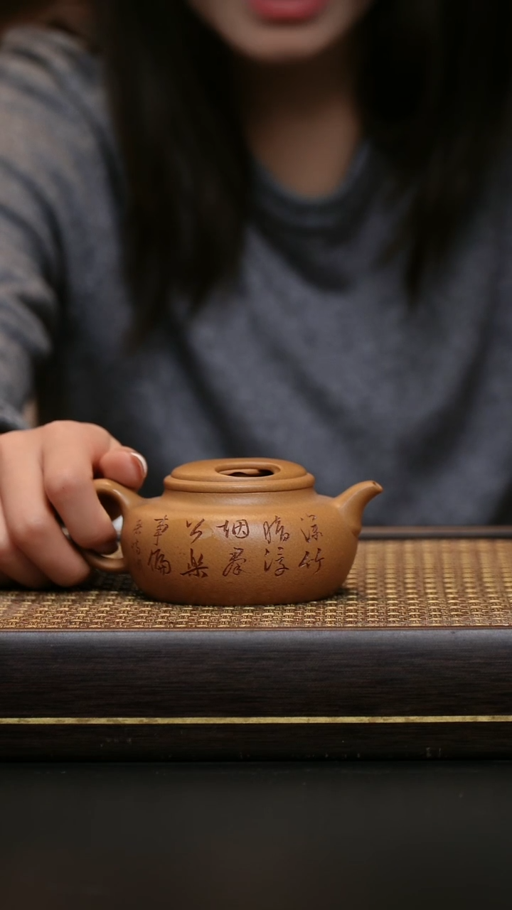 茶壶紫砂黄金段 牛盖莲子 