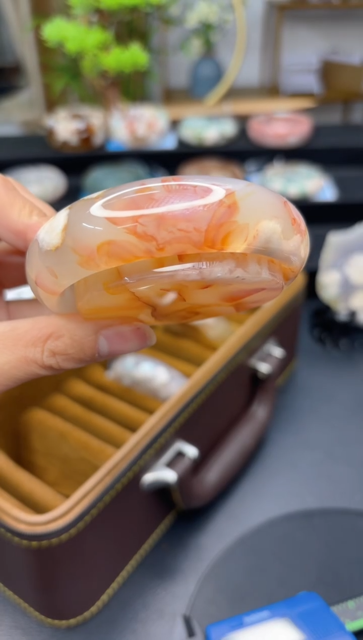 【闪购商品】石英质玉手镯未镶嵌C423(61圈赠送镯心)