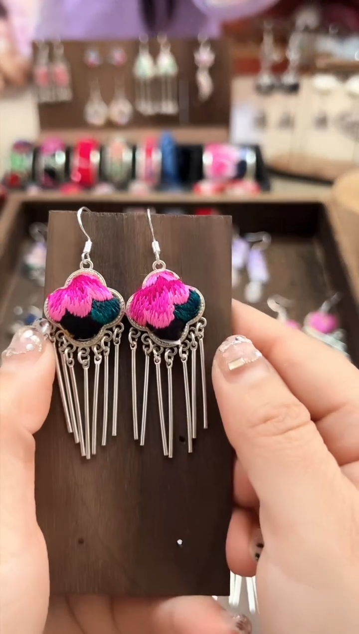 【闪购商品】织绣民族风老绣饰品098