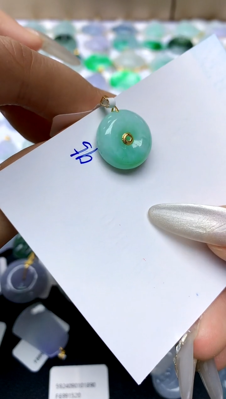 【闪购商品】翡翠颈饰18K金镶嵌95天然A货翡翠