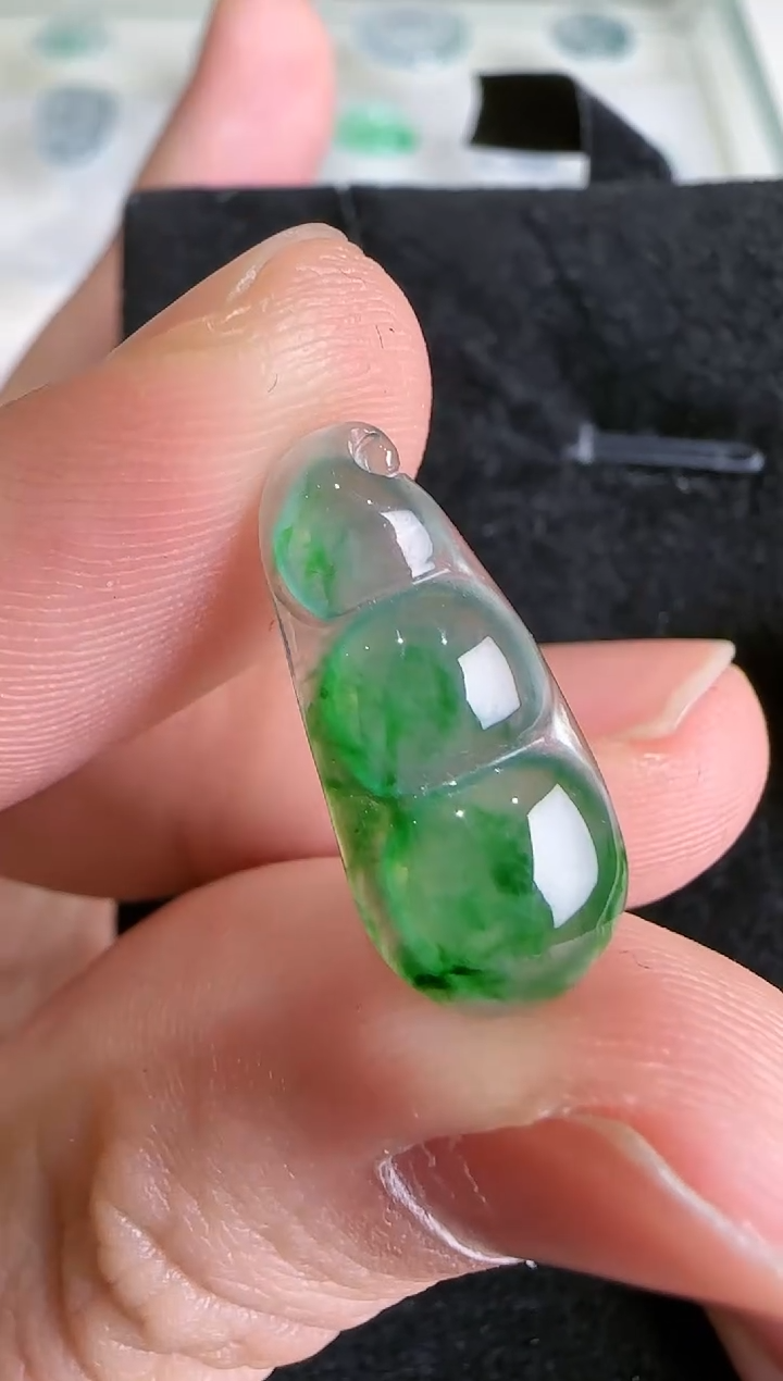 【闪购商品】翡翠吊坠(不含链)未镶嵌··