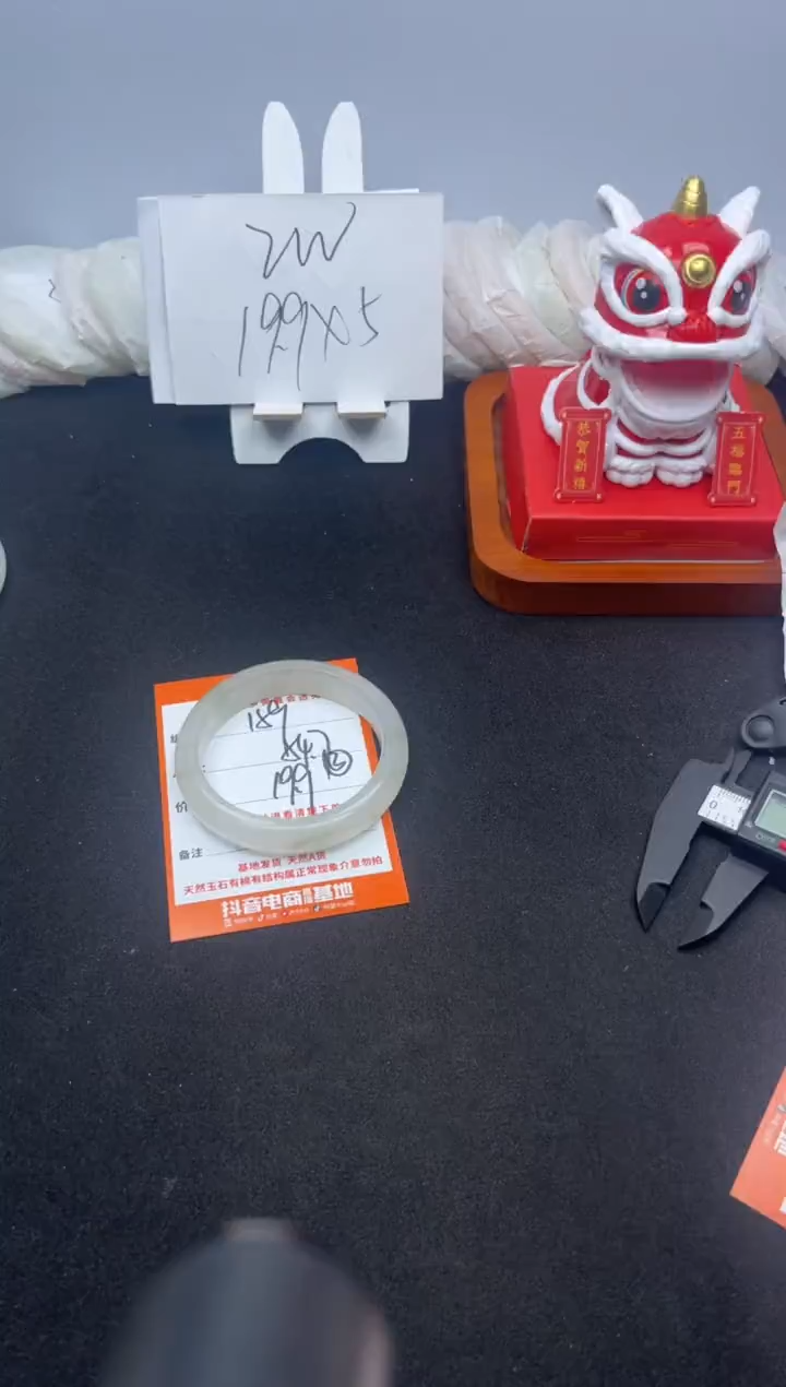 【闪购商品】石英质玉手镯未镶嵌159---54.7