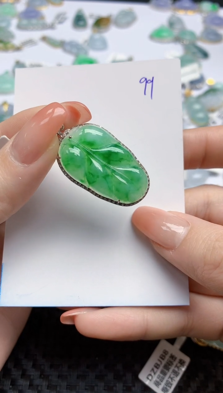 【闪购商品】翡翠颈饰18K金镶嵌天然翡翠A货