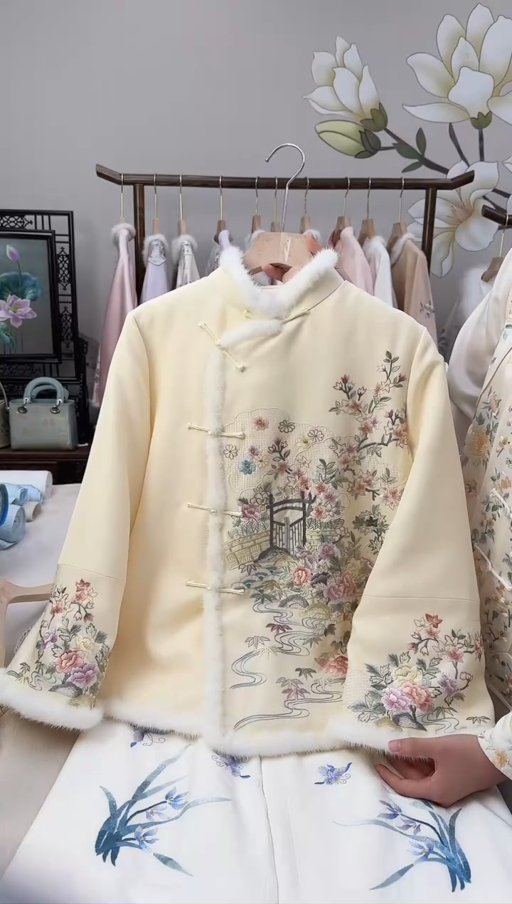 鹅黄色银通正绢春色满园棉服