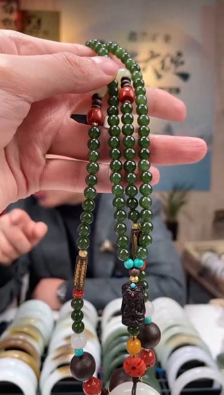 【闪购商品】和田玉颈饰18K金镶嵌碧玉卡6项链配平安扣一条