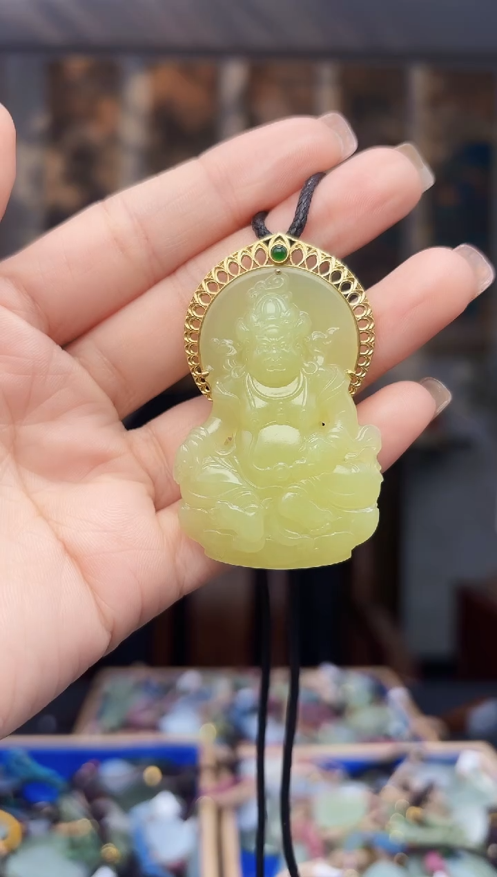 【闪购商品】和田玉挂件18K金镶嵌拍一发一