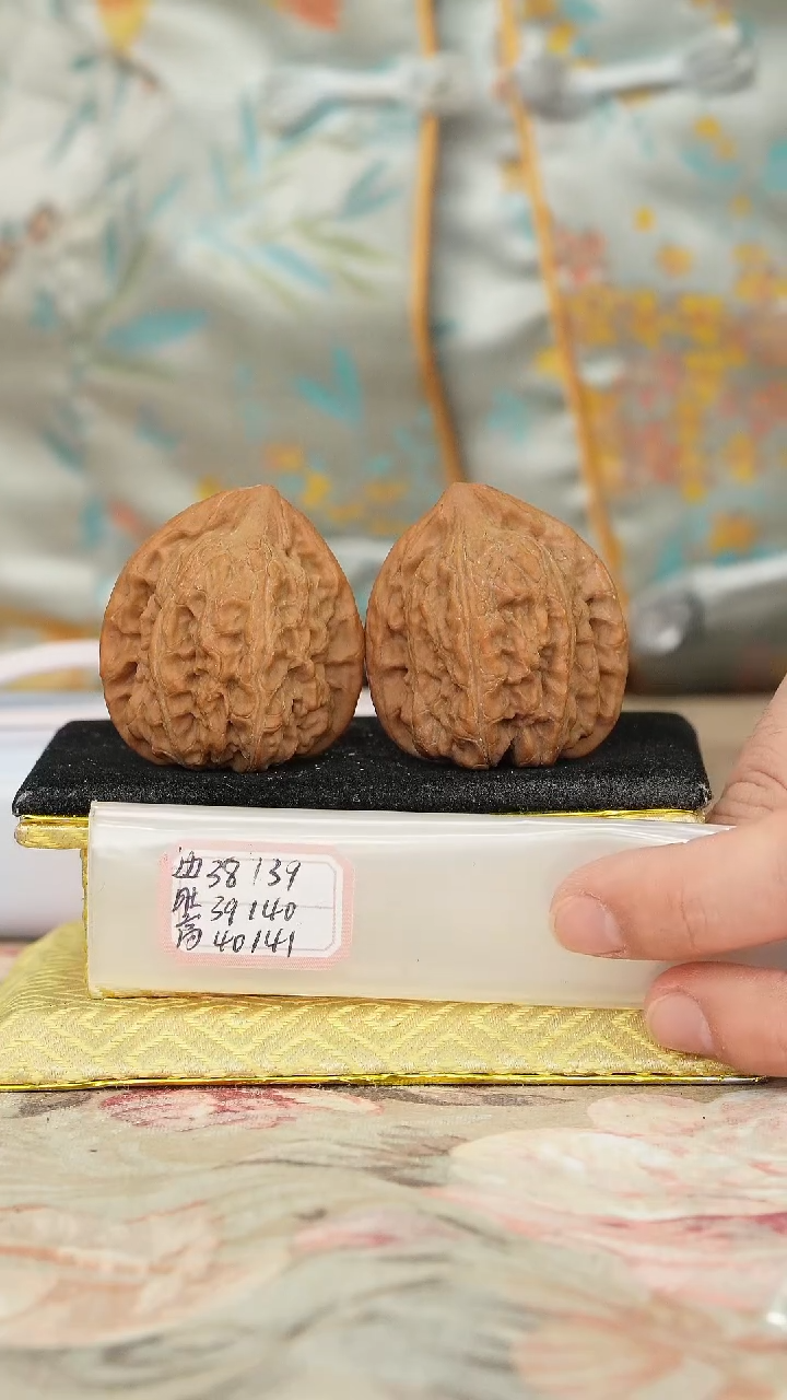 【闪购商品】文玩核桃把件赤龙鸡心