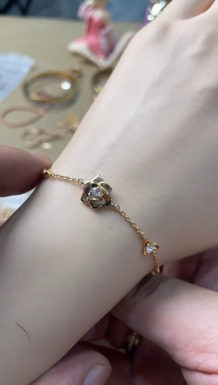 瓷片嘉荣当康大姐fu的总铺