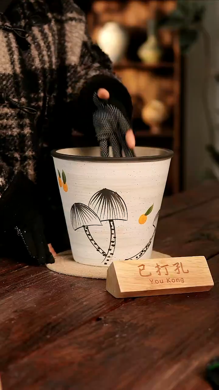 摆件31-106高21口21误差2已打孔