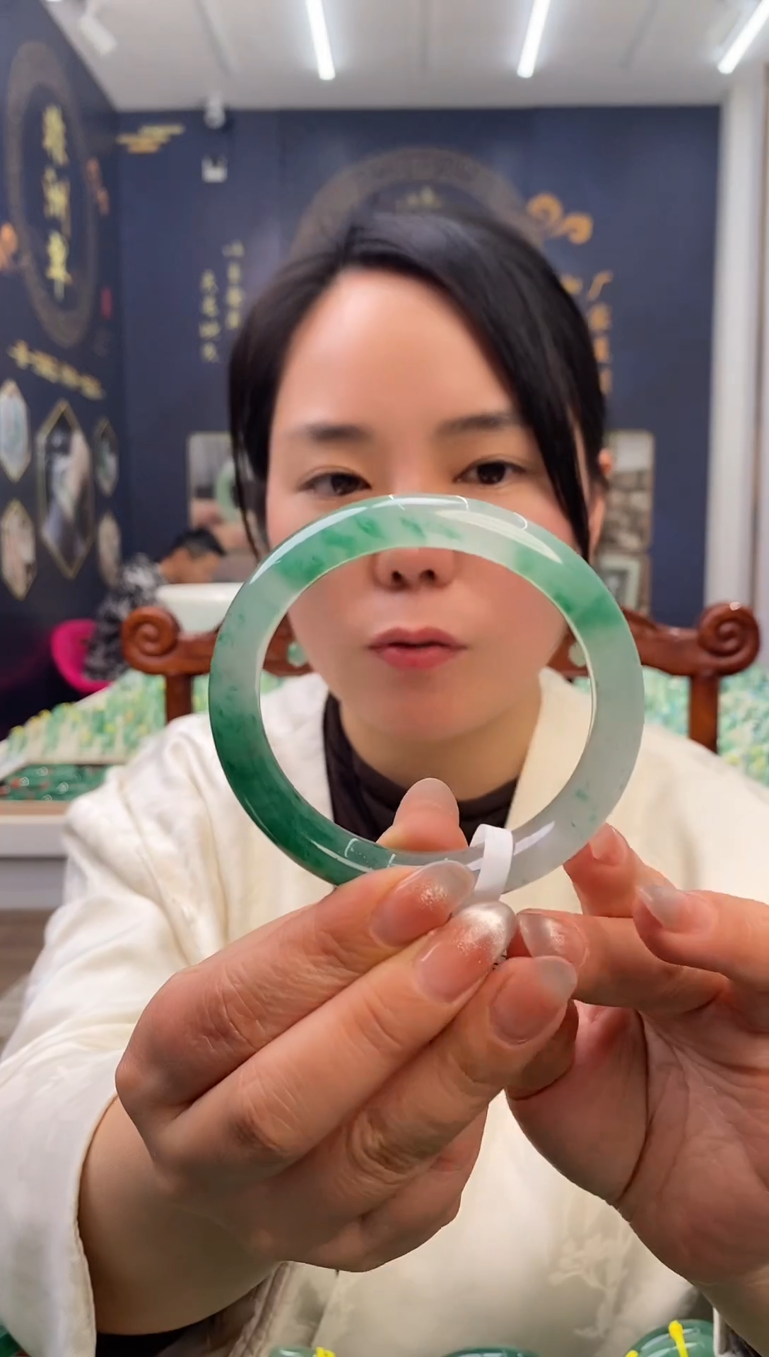 【闪购商品】石英质玉手镯未镶嵌天然非洲翠高冰手镯52