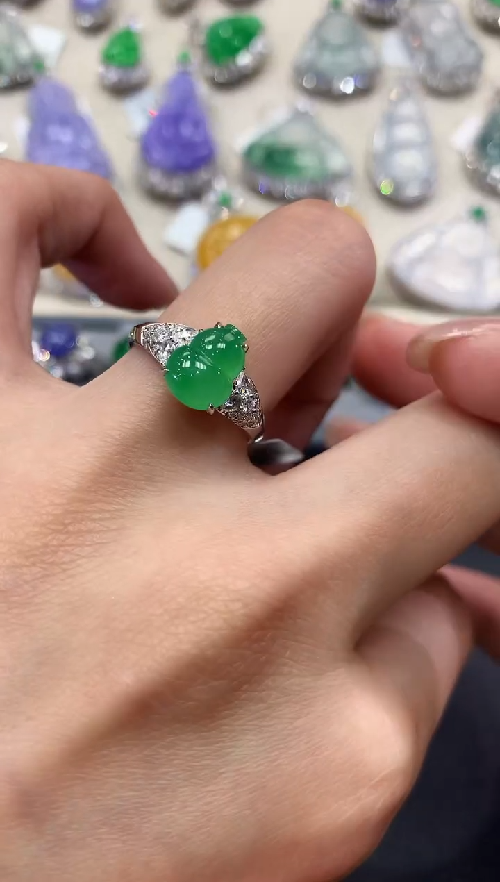 【闪购商品】翡翠戒指18K金镶嵌q24        