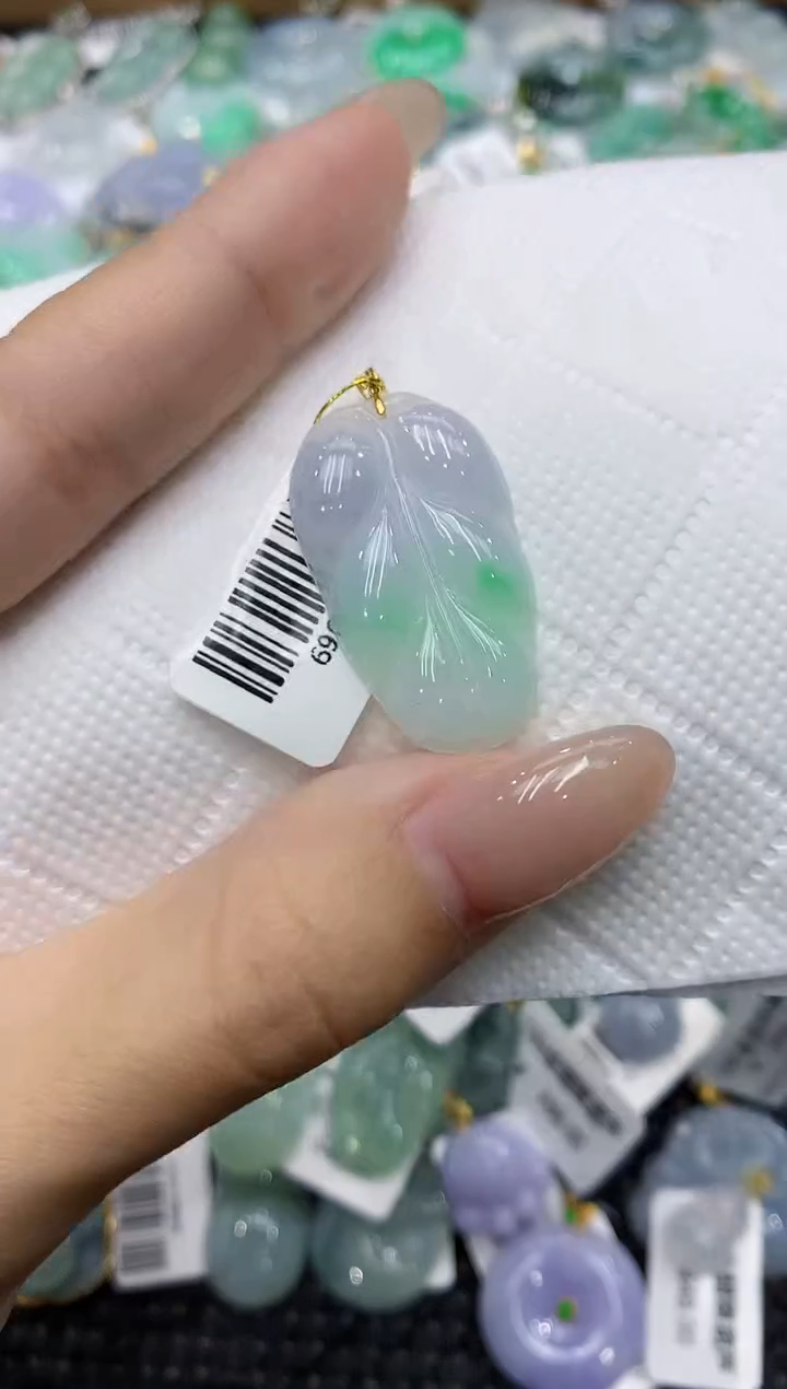 翡翠18K金镶嵌颈饰111111111111