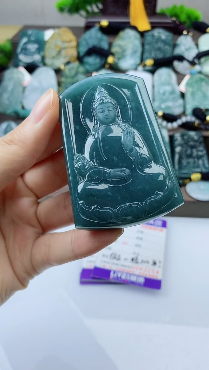 翡翠未镶嵌颈饰 