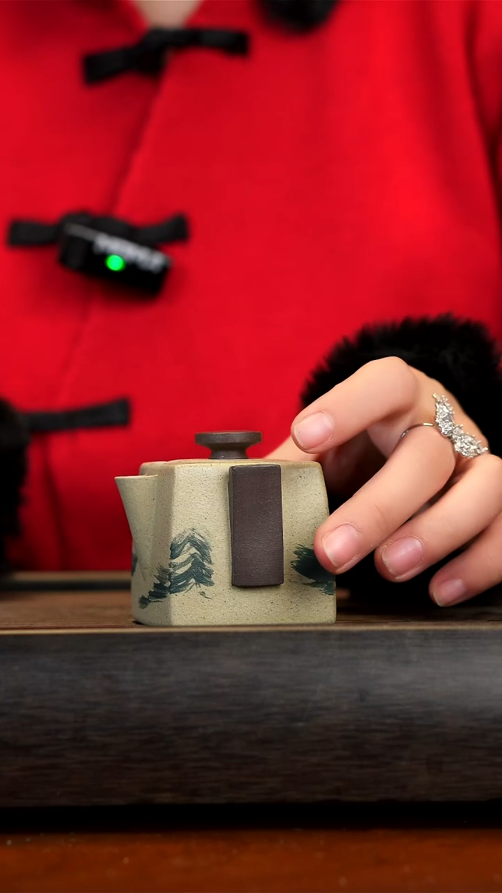 【闪购商品】紫砂茶壶本绿如风手抓壶