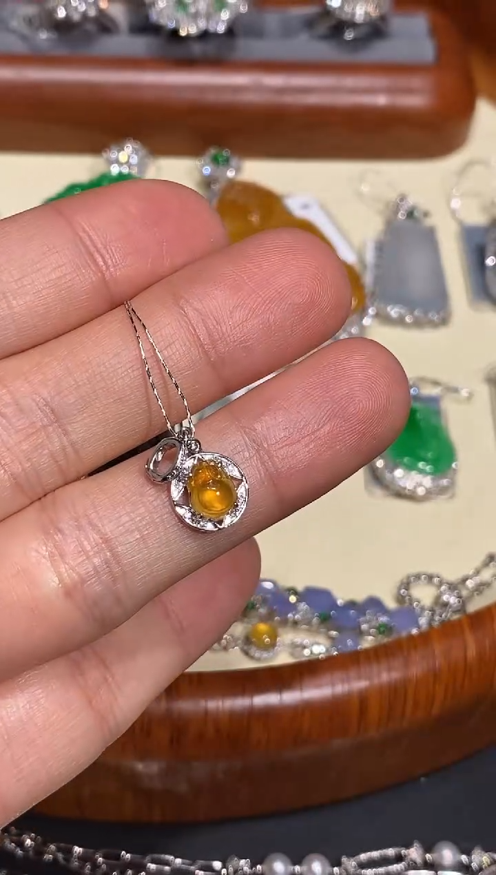 【闪购商品】翡翠吊坠(不含链)18K金镶嵌吊坠