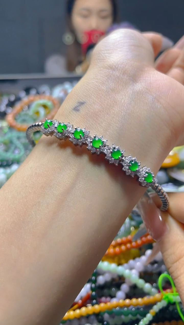 颈饰未镶嵌翡翠/M/翡翠A货，一件也是批发价