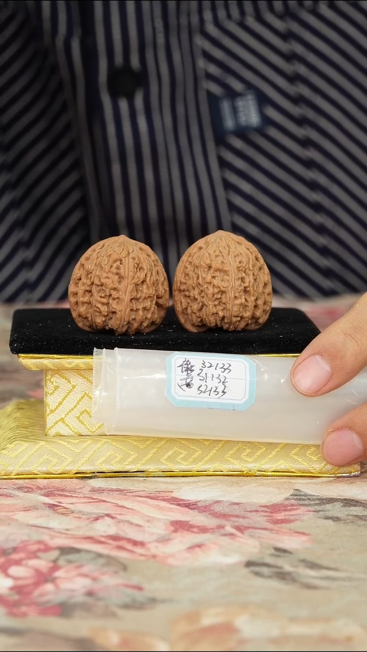 文玩核桃把件密纹狮子头