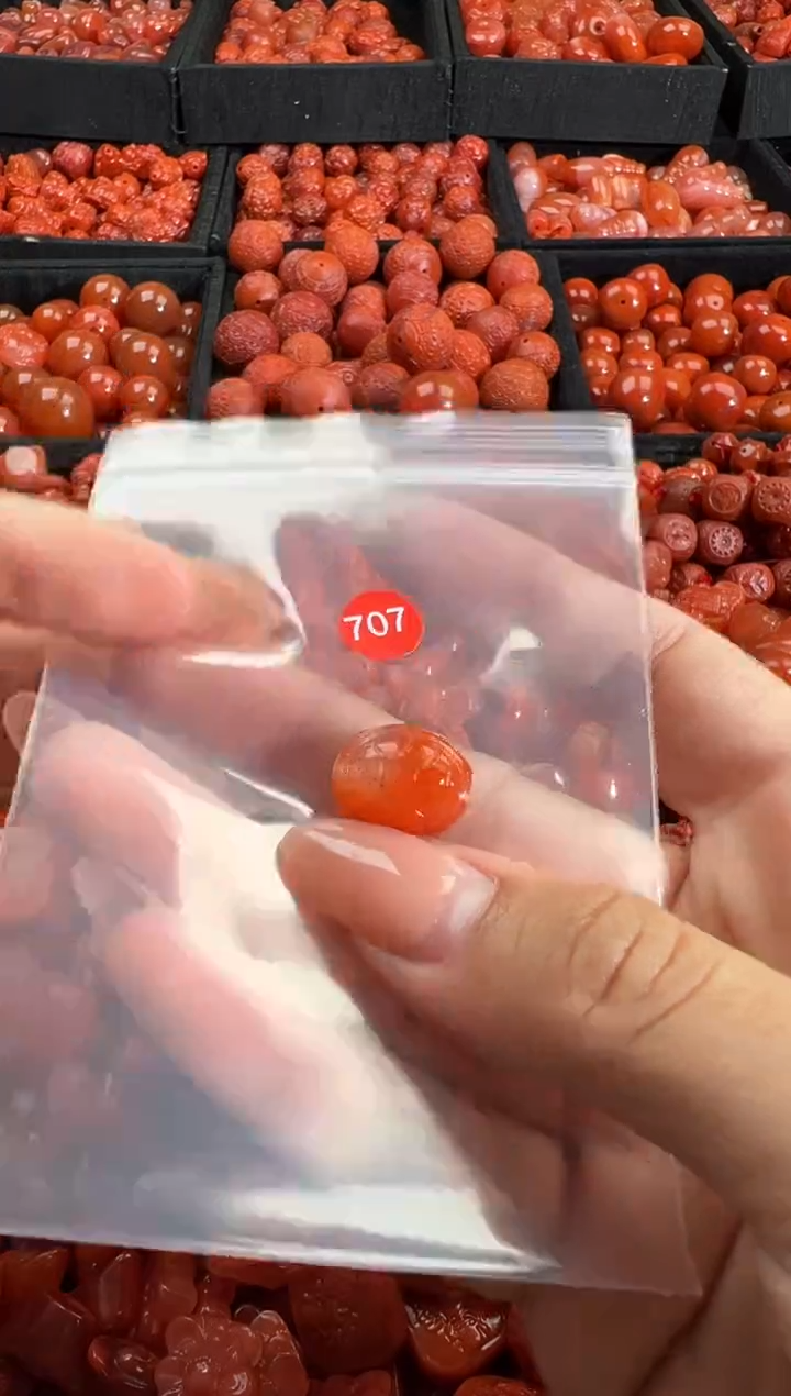 南红玛瑙未镶嵌颈饰1