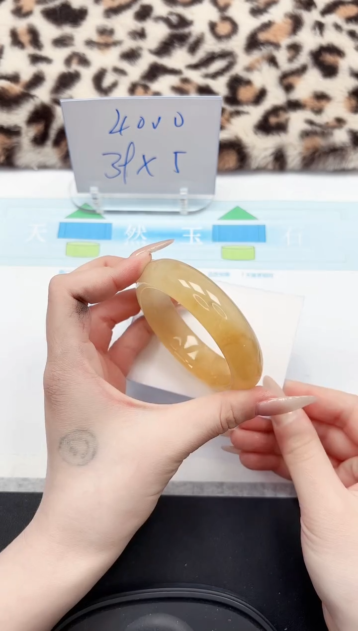 【闪购商品】石英质玉手镯未镶嵌147-60