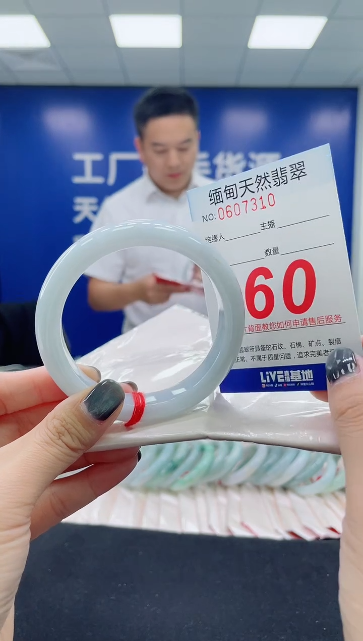 未镶嵌手镯翡翠天然翡翠手镯