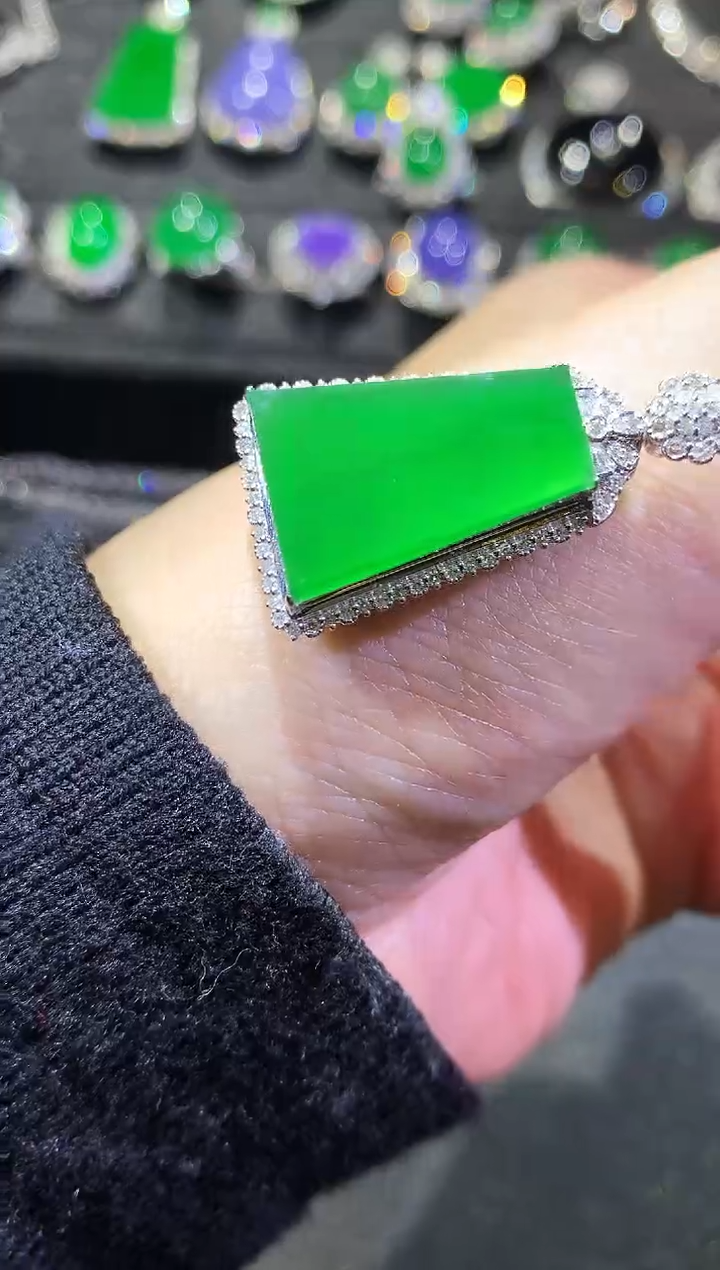 【闪购商品】翡翠吊坠(不含链)18K金镶嵌77-无事牌