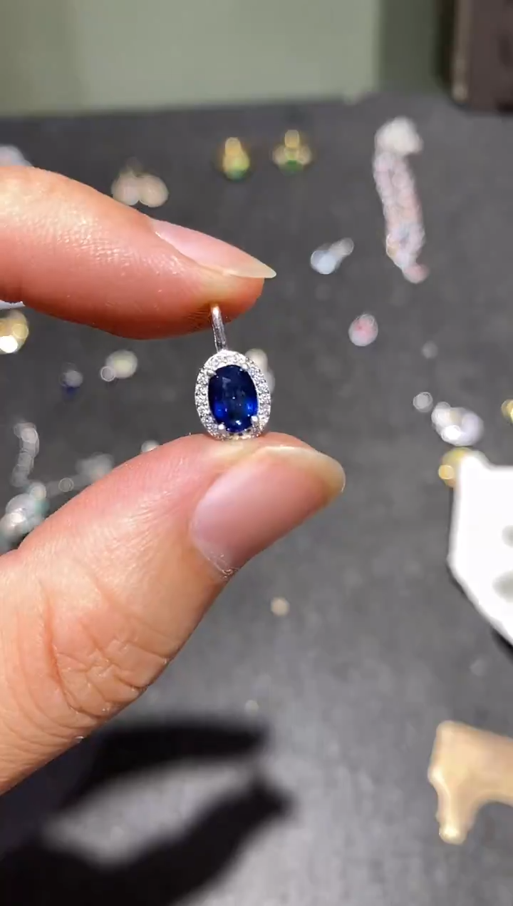 颈饰蓝宝石银S925镶嵌吊坠