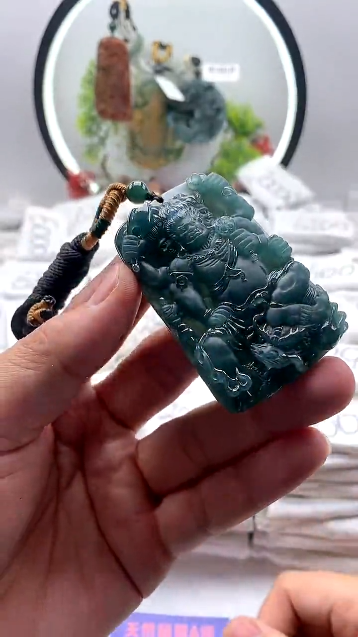 【闪购商品】翡翠颈饰未镶嵌不动明王