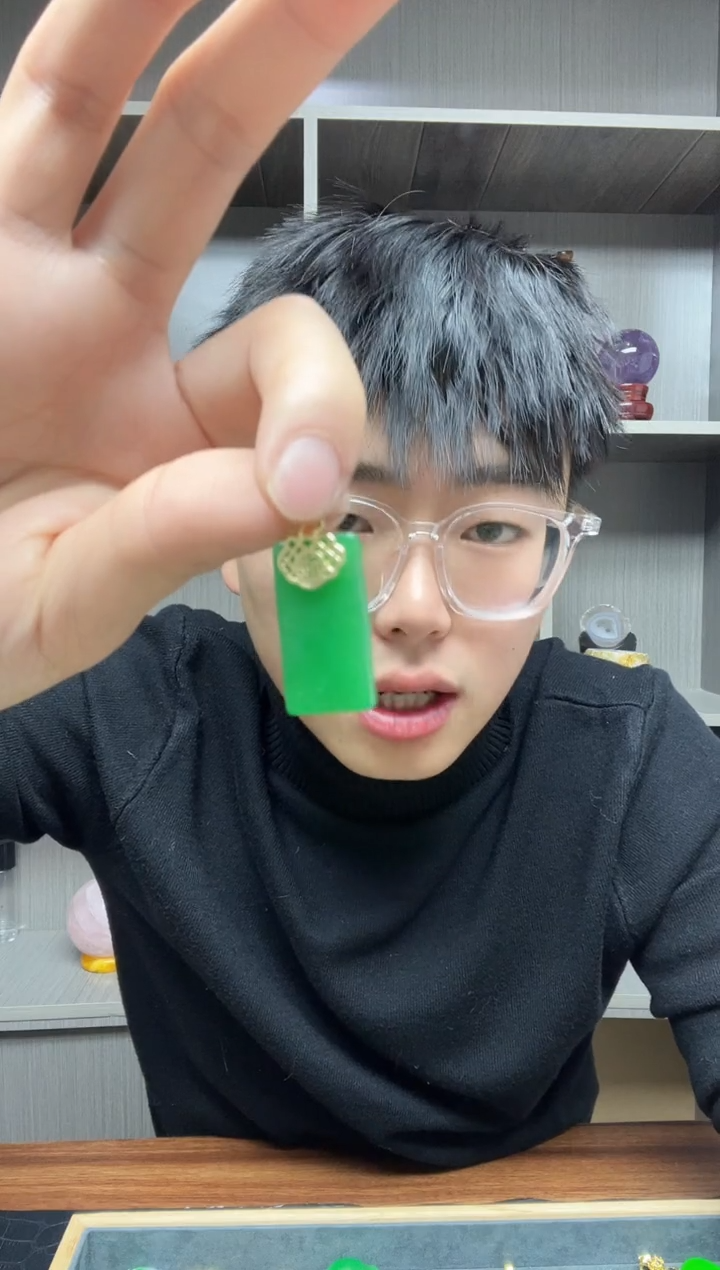 【闪购商品】翡翠吊坠(赠链)14K金镶嵌吊坠