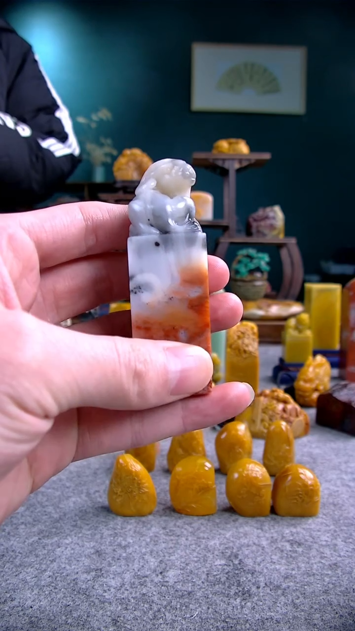 【闪购商品】老挝石多彩瑞兽钮2.5*2.5*7.9