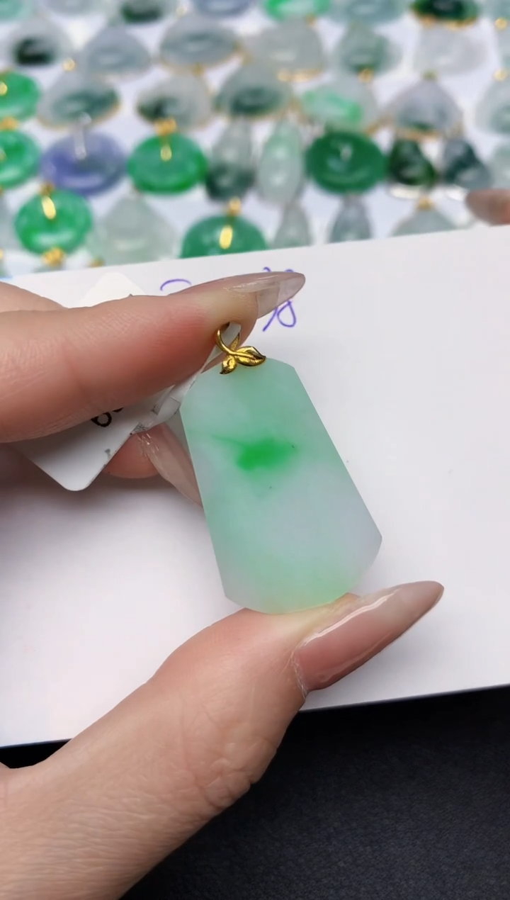 颈饰18K金镶嵌翡翠天然缅甸A货翡翠百元以上9元证书费自理