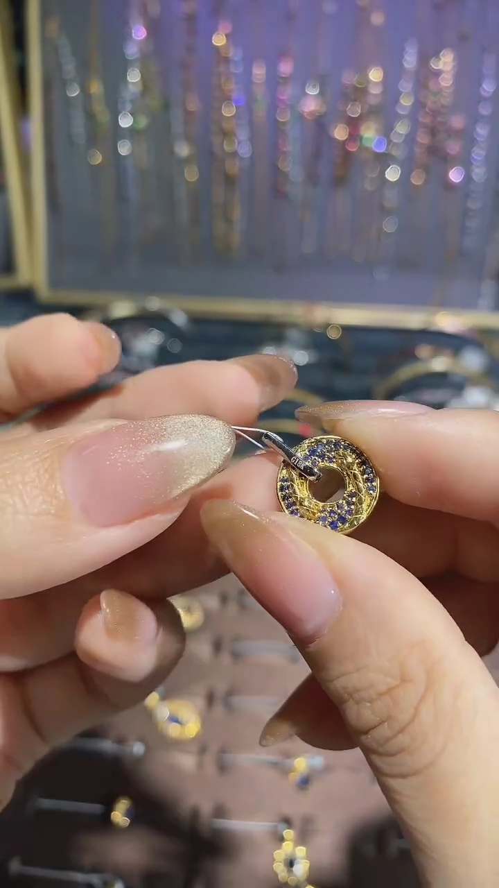 【闪购商品】蓝宝石颈饰18K金镶嵌吊坠