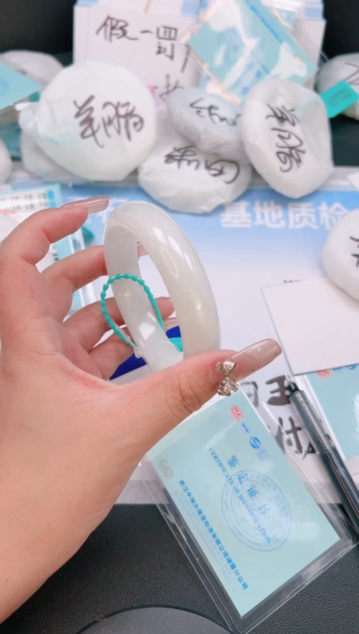 未镶嵌手镯和田玉8T64-62