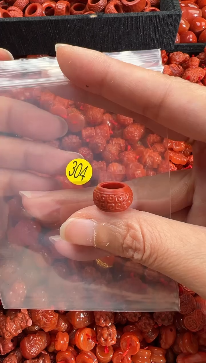 南红玛瑙未镶嵌颈饰1
