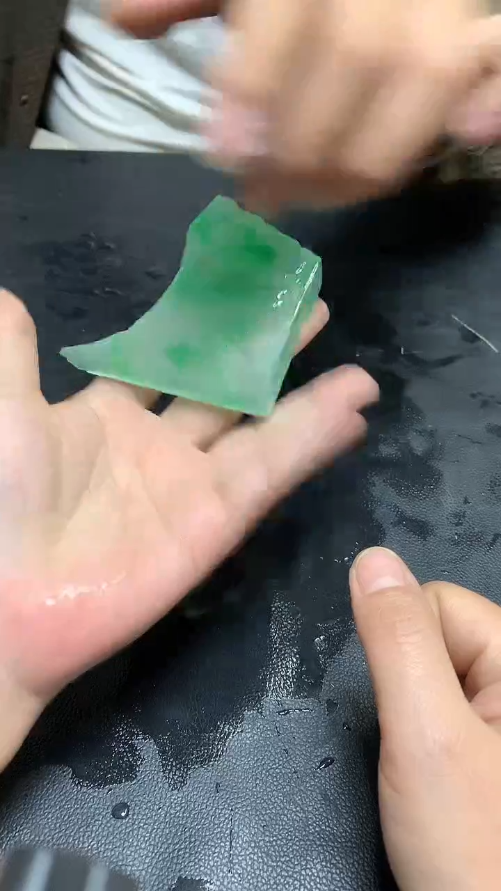 玉冰飘绿花边角毛坯