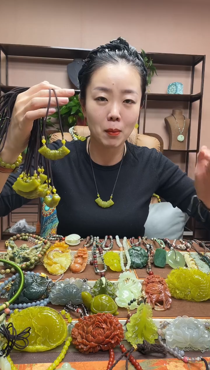 未镶嵌岫玉吊坠多样性发货发其中之一