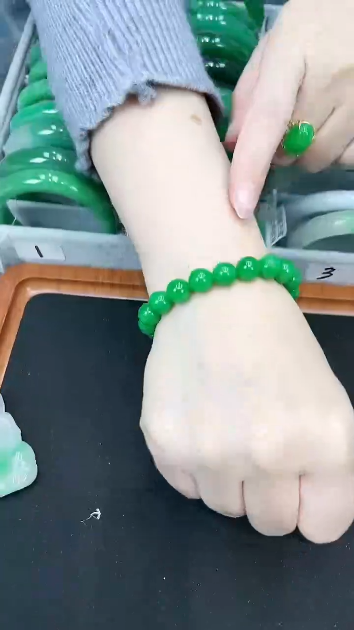 【闪购商品】砖雕s40蜡阳绿满绿手串