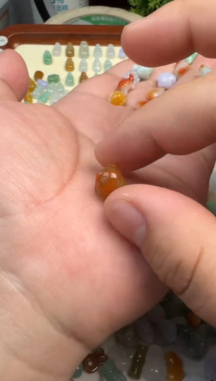 颈饰未镶嵌翡翠梦**星翡翠