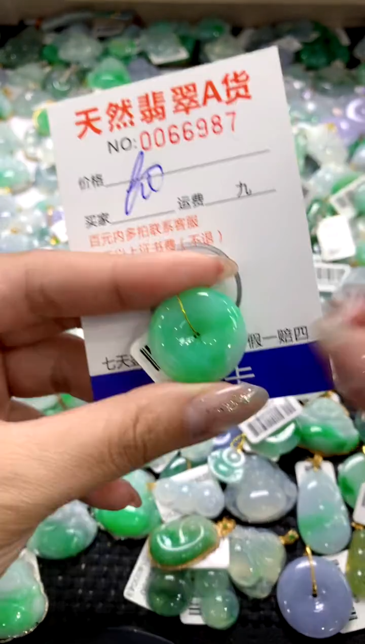 颈饰18K金镶嵌翡翠1111111111111111