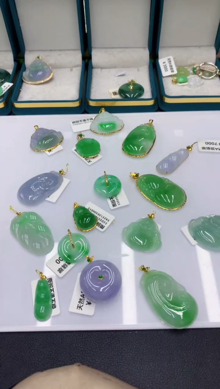 颈饰18K金镶嵌翡翠翡翠