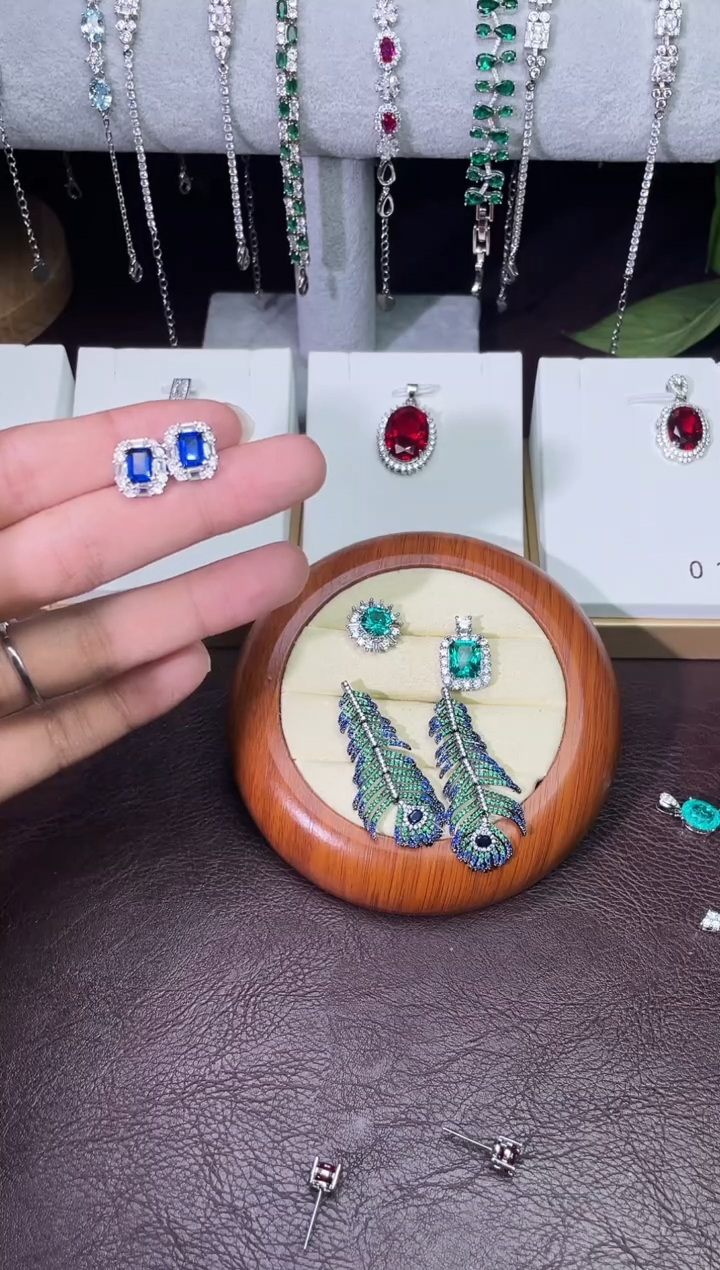 合金颈饰合成钻石蓝宝耳钉